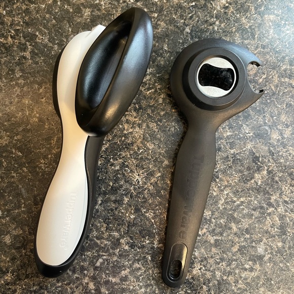 Tupperware ergonomic can opener and bottle opener set - Picture 1 of 8